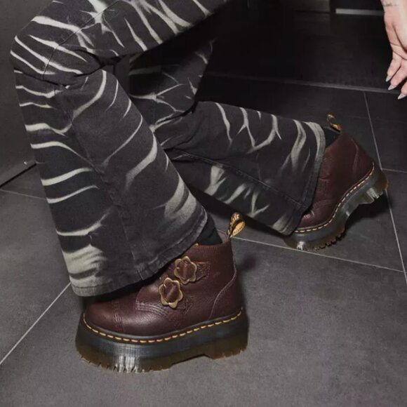 Dr Martens DEVON FLOWER BUCKLE PLATFORMS MSRP$240 Grizzly DK Brown Cute & Chic - Picture 8 of 16